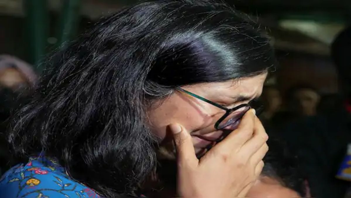 स्वाति मालीवाल से मारपीट मामले का VIDEO आया सामने, Swati Maliwal कह रहीं हैं- ये गंजा… तुम्हारी नौकरी खाऊंगी… देखें वीडियो