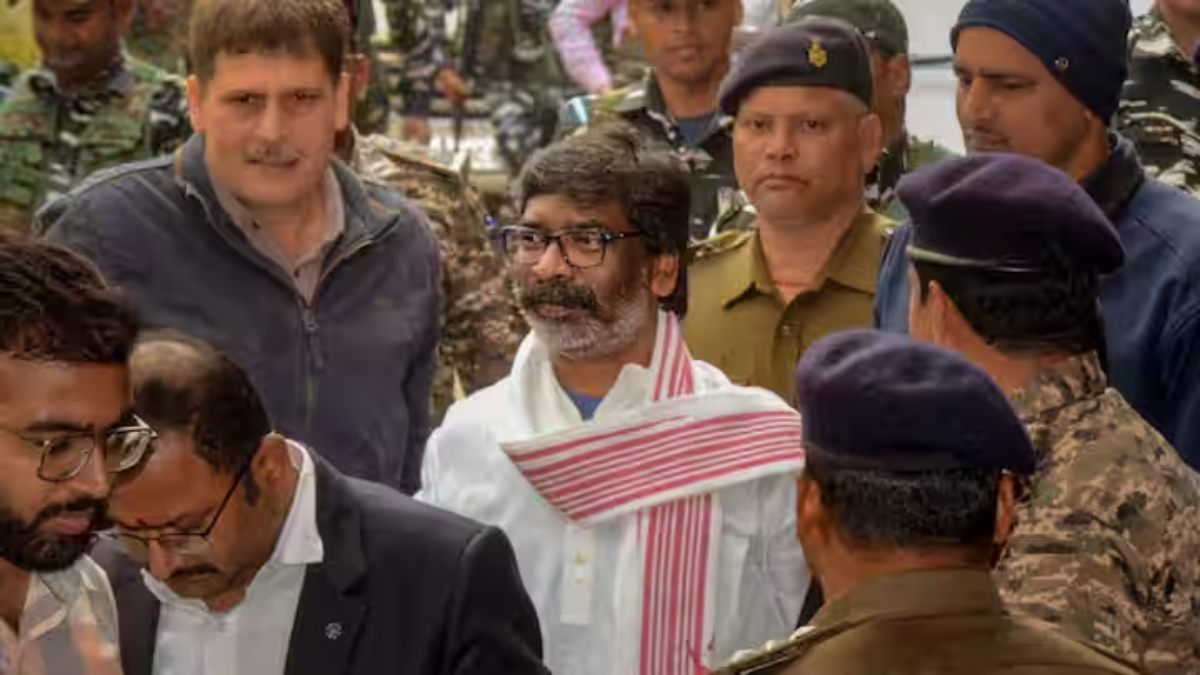 हेमंत सोरेन को झटका: सुप्रीम कोर्ट ने चुनाव के लिए अंतरिम जमानत देने से किया इनकार, केजरीवाल का दिया था हवाला