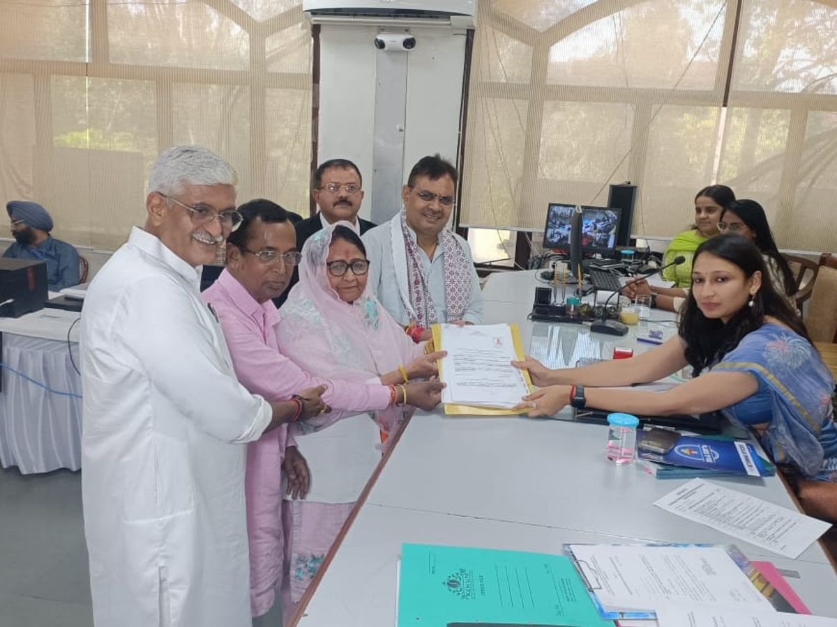 Punjab Loksabha Election 2024 : होशियारपुर से भाजपा प्रत्याशी अनीता सोमप्रकाश ने भरा नामांकन, राजस्थान के सीएम रहे साथ