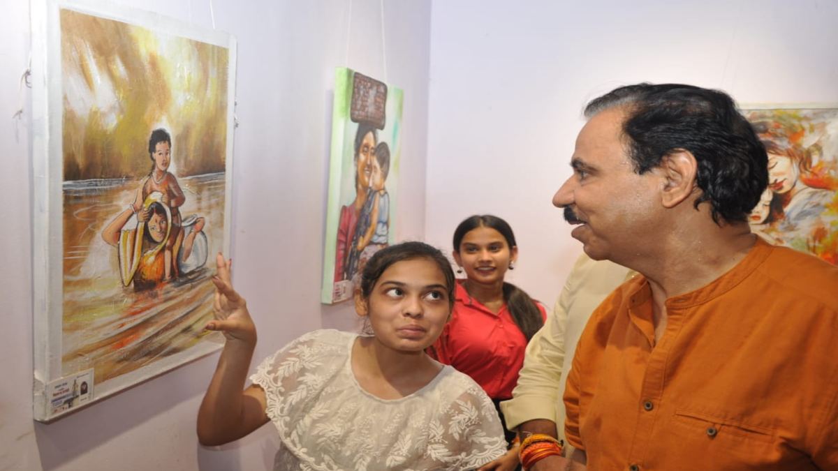 चित्र प्रदर्शनी ‘ममत्व यात्रा’ का आयोजन: मां के संघर्ष को दर्शाया, 24 से 60 वर्ष तक के कलाकारों ने लिया हिस्सा