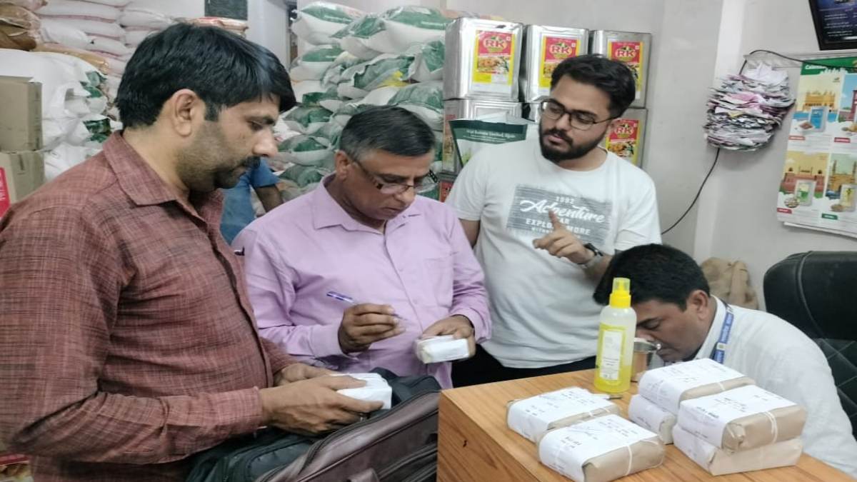 खाद्य विभाग की कार्रवाई: दुकान से 196 किलो घी जब्त, सैंपल लेकर जांच के लिए भेजा, मिलावट की आशंका