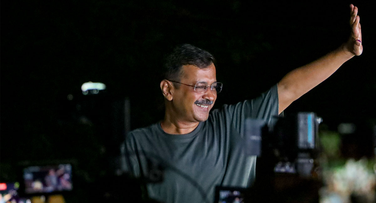 केजरीवाल के बाहर आते ही मान ने भरी हुंकार, कही यह बड़ी बात