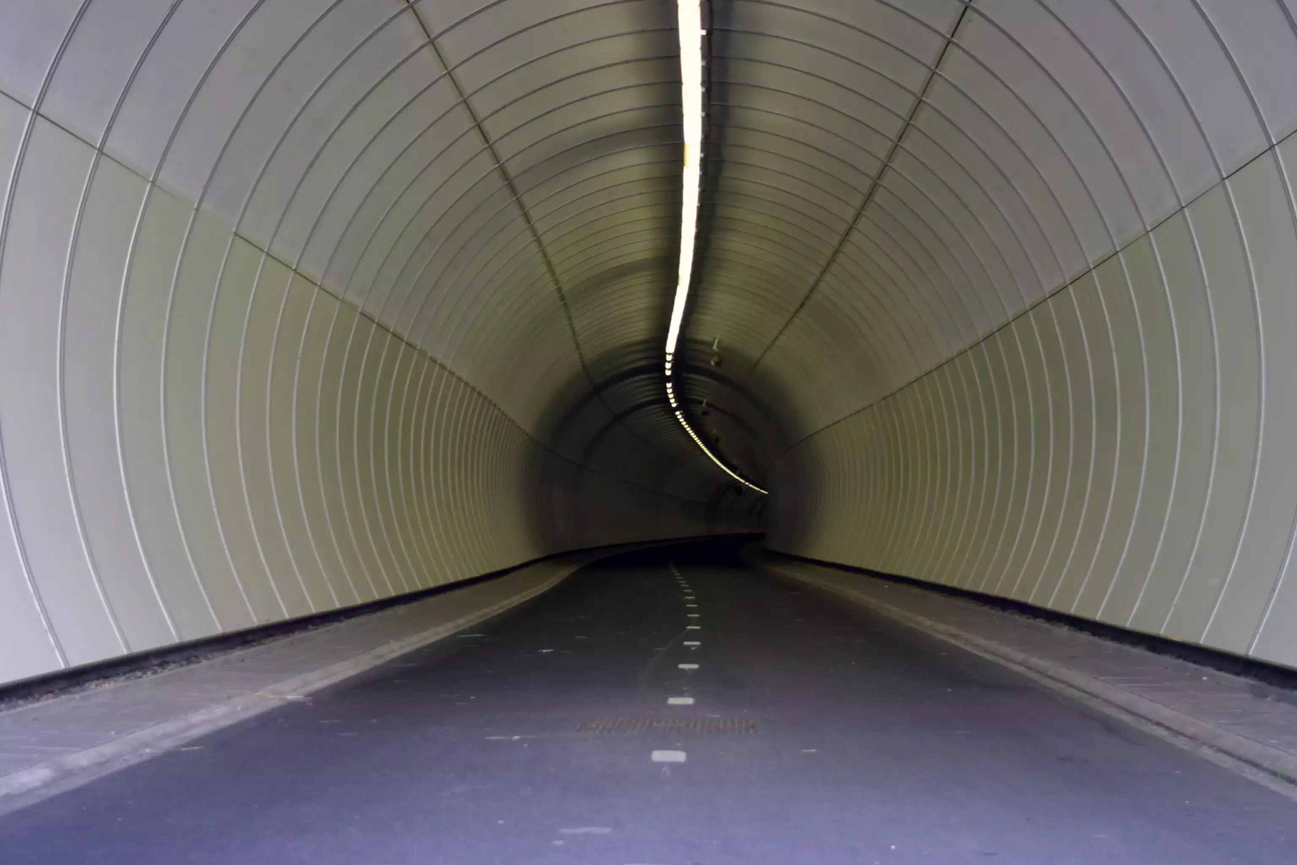 मुंबई में बनी भारत की पहली समुद्र के नीचे सड़क में दो महीने बाद ही पानी रिसने लगा