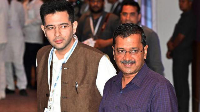 राघव चड्ढा विदेश से वापस लौटे, सीएम केजरीवाल से मिलने पहुंचे