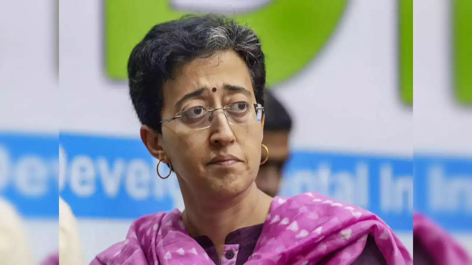 दिल्ली कोर्ट ने आतिशी के खिलाफ मानहानि मामले में जारी किया समन