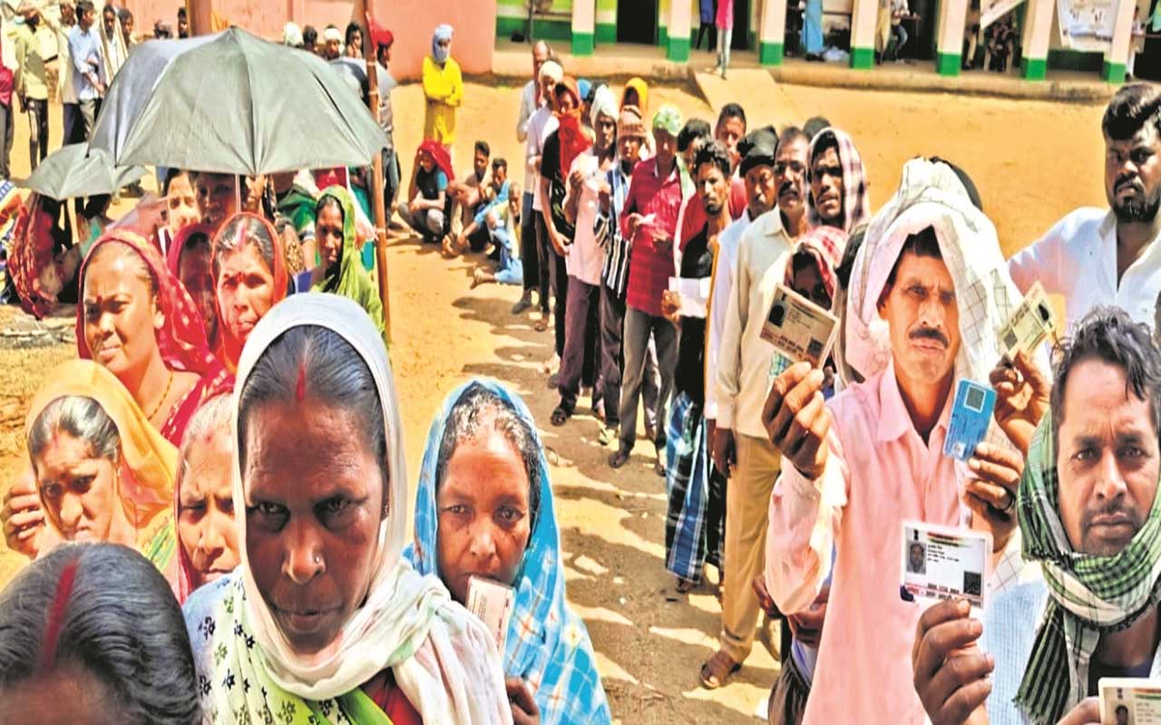 Lok Sabha Election 2024 : तपती गर्मी के बीच दिल्ली में  11 बजे तक करीब 21.69% वोटिंग
