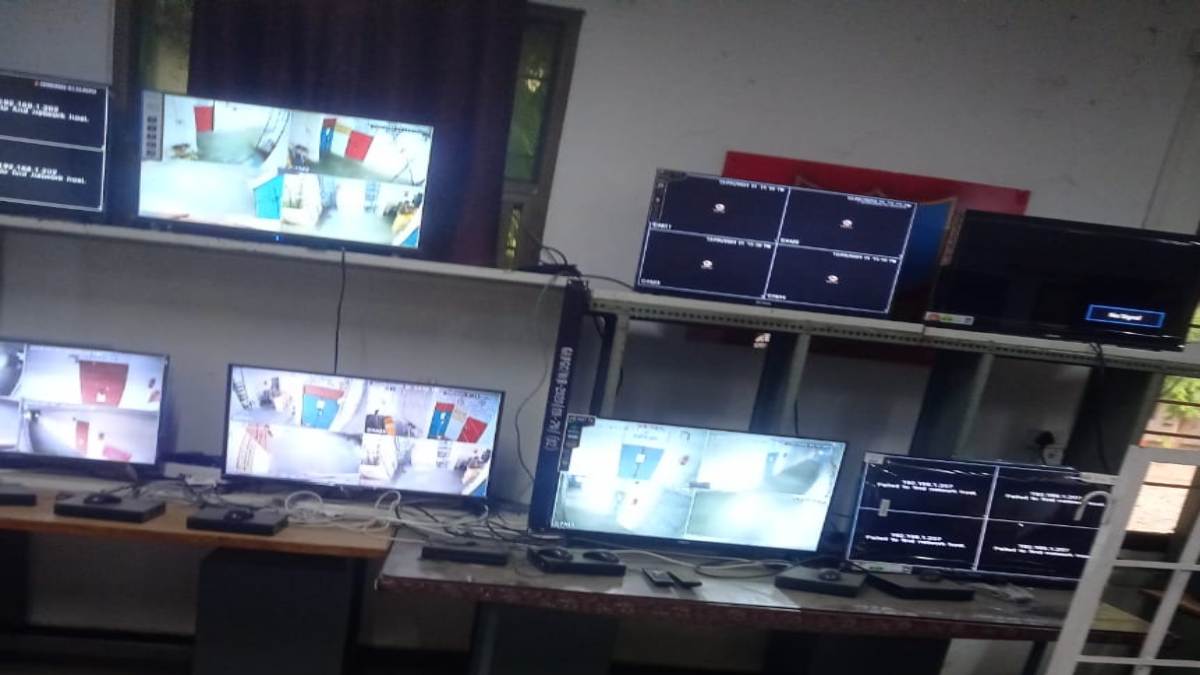आकाशीय बिजली गिरने से स्ट्रांग रूम के CCTV कैमरे हुए बंद, नकुलनाथ ने की सुरक्षा बढ़ाने की मांग