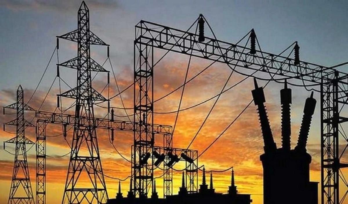 दिल्ली में बिजली की मांग का भी रिकॉर्ड टूटा, 8302 मेगावाट तक पहुंची बिजली की मांग