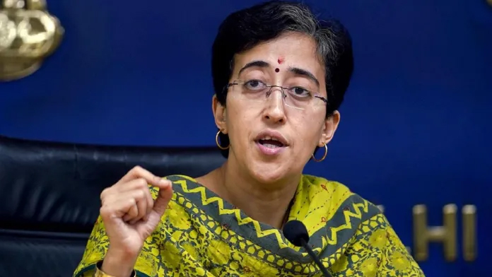 दिल्ली में पानी की बर्बादी पर कटेगा चालान