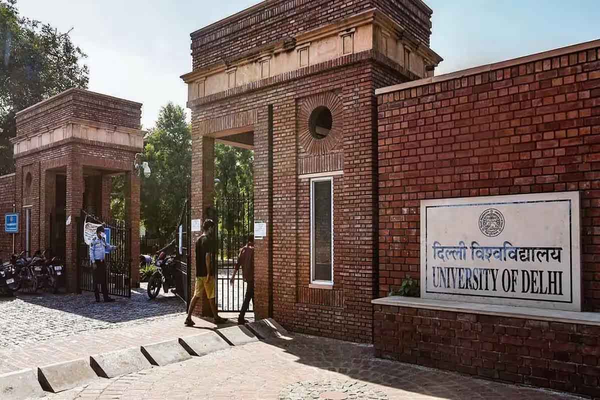 DU: अटेंडेंस रही कम, 1343 स्टूडेंट्स को एग्ज़ाम से रोका
