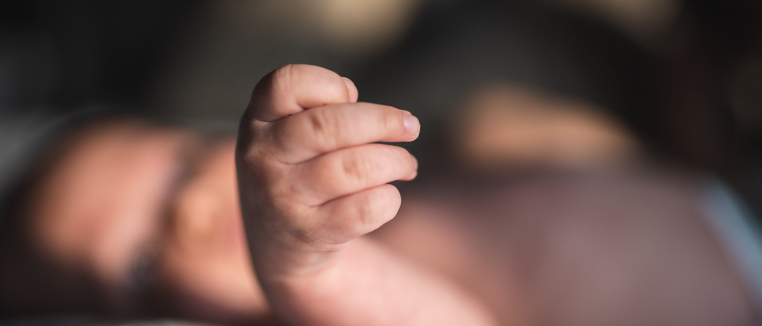 40 डिग्री तापमान में लावारिस मिली नवजात