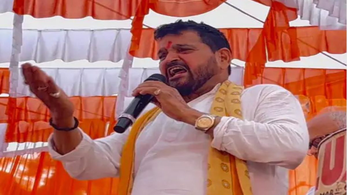 बृजभूषण ने कांग्रेस से ऑफर मिलने का किया दावा, चुनावी जनसभा में कहा- मैं अब खुला सांड हो गया, किसी से भी भिड़ सकता हूँ…