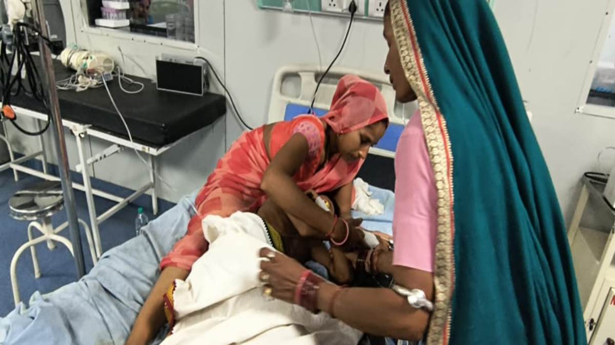 आकाशीय बिजली की चपेट में आया मासूम: घर के बाहर खेलते वक्त हुआ हादसे का शिकार, गंभीर हालत में अस्पताल में भर्ती
