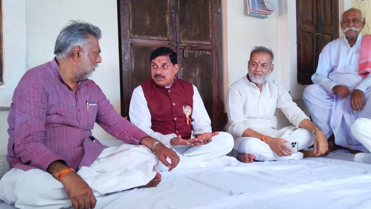 Narsinghpur: श्रीमद्भागवत कथा कार्यक्रम में शामिल हुए CM मोहन, स्व मणिनागेंद्र सिंह पटेल को अर्पित की श्रद्धांजलि