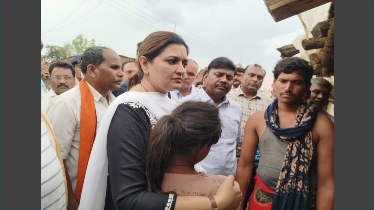 विधायक भावना बोहरा ने कवर्धा हादसे में मृतकों के बच्चों को लिया गोद, शिक्षा,विवाह और रोजगार तक जिम्मेदारी उठाने का दिया भरोसा..