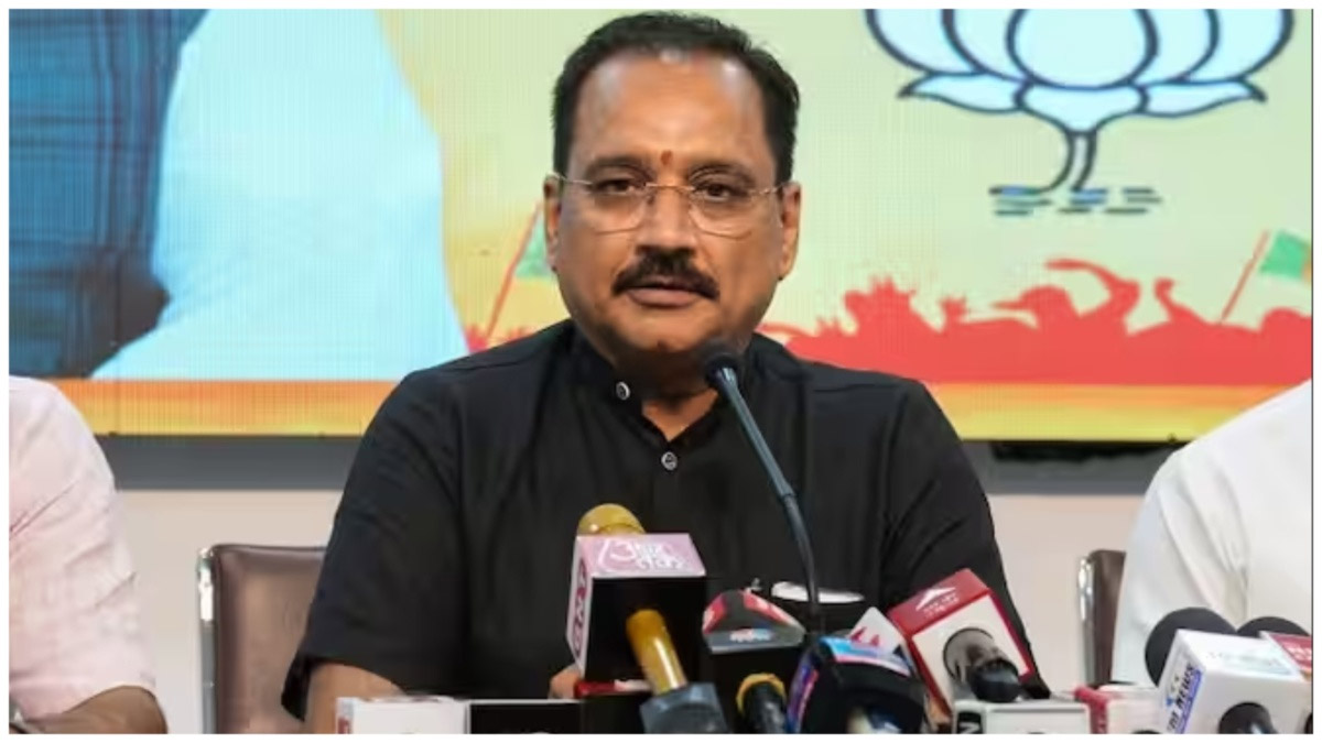 बीजेपी नेता वीरेंद्र सचदेवा का अरविंद केजरीवाल पर हमला