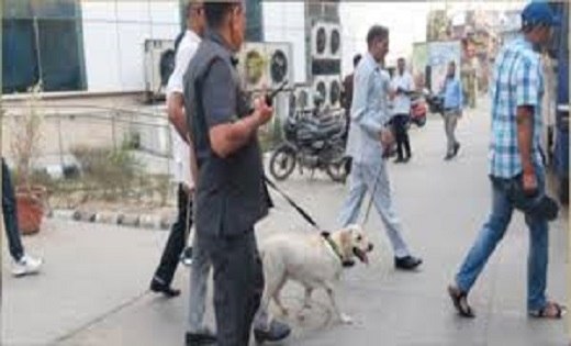 दिल्ली में स्कूलों के बाद अब अस्पतालों को बम से उड़ाने की धमकी
