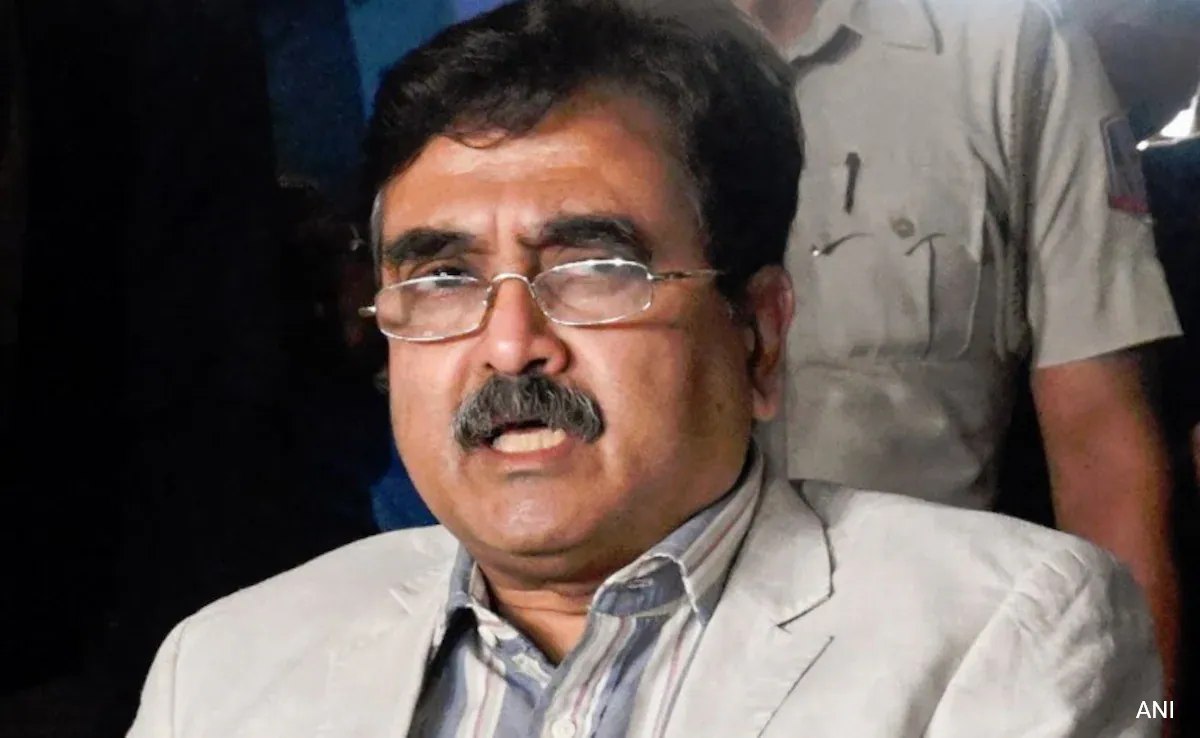 Abhijit Gangopadhyay: BJP कैंडिडेट अभिजीत गंगोपाध्याय पर EC का एक्शन, 24 घंटे के लिए चुनाव प्रचार पर लगाई रोक