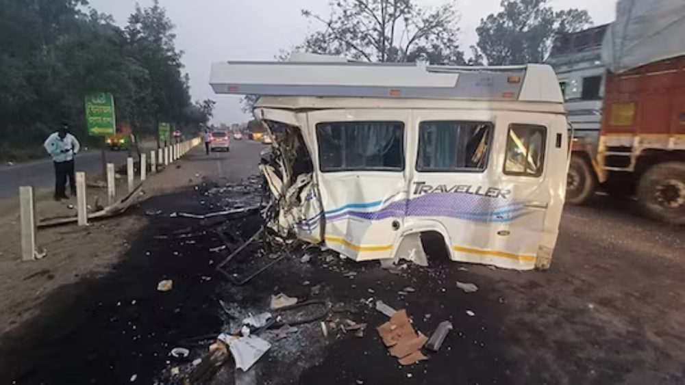 UP-Ambala Road Accident: वैष्णो देवी जा रहे 7 श्रद्धालुओं की मौत, यमुना एक्सप्रेसवे पर एक्सीडेंट में चकनाचूर हो गई कार, देखें दिल दहला देने वाला VIDEO