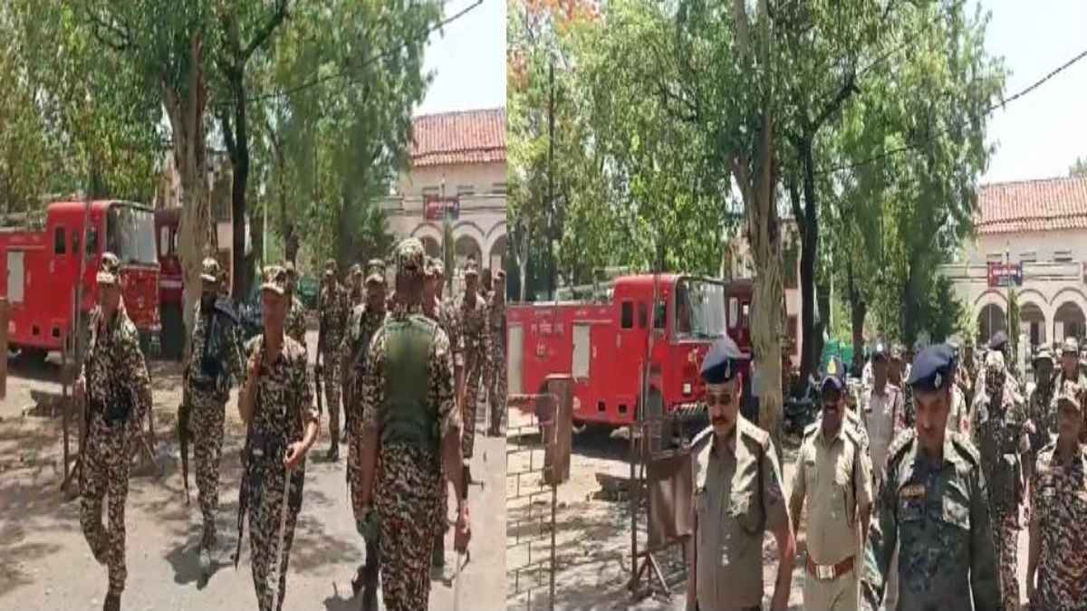 Lok Sabha Election 2024: शहर में पुलिस ने निकाला फ्लैग मार्च, भयमुक्त मतदान करने का दिया संदेश