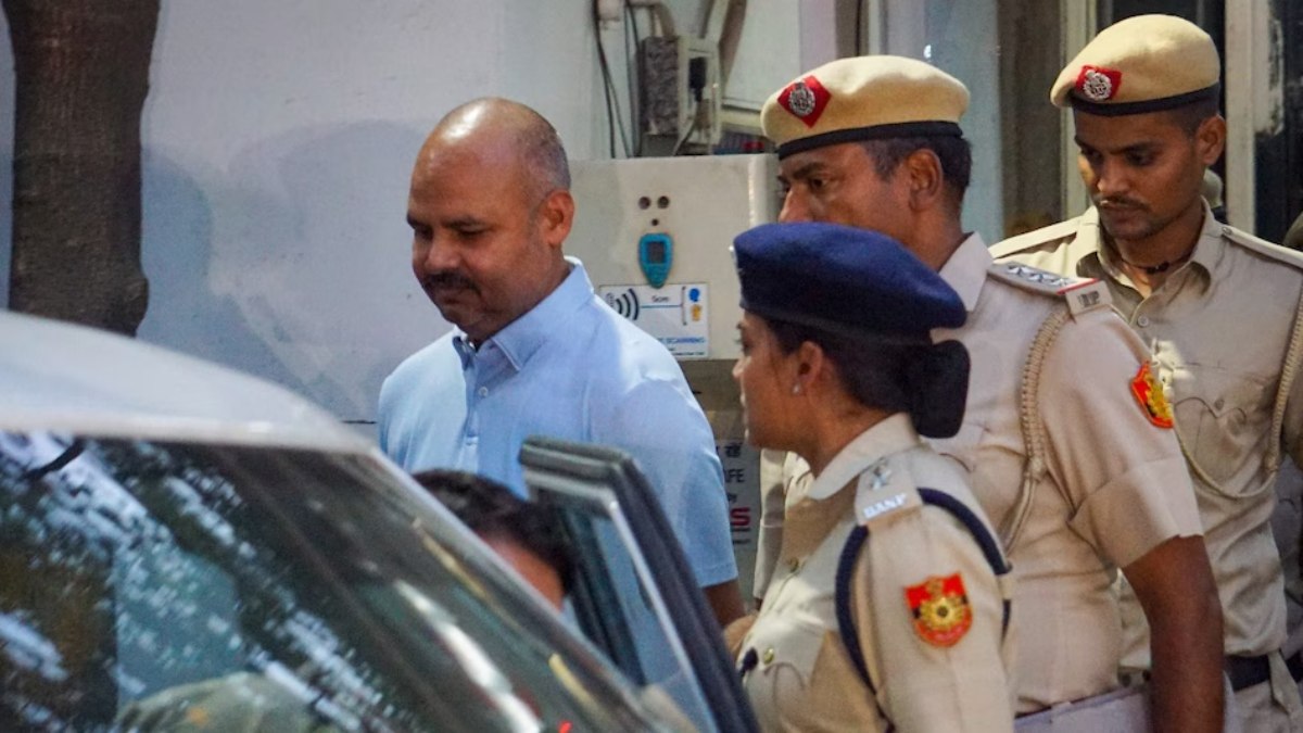 iPhone खोलेगा राज… बिभव को लेकर मुंबई पहुंची  दिल्ली पुलिस, डेटा रिकवर करने की कोशिश शुरू