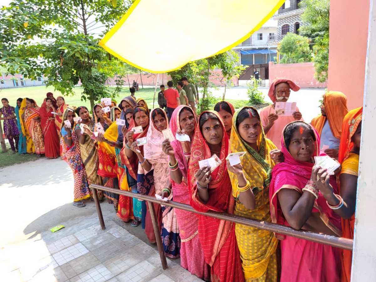 Bihar Lok Sabha Elections-2024 6th Phase Voting: बिहार के आठ सीटों पर सुबह 11 बजे तक 24%  मतदान, बैंड-बाजा लेकर वोटिंग करने पहुंचे 100 साल से  अधिक उम्र के बुजुर्ग दंपती