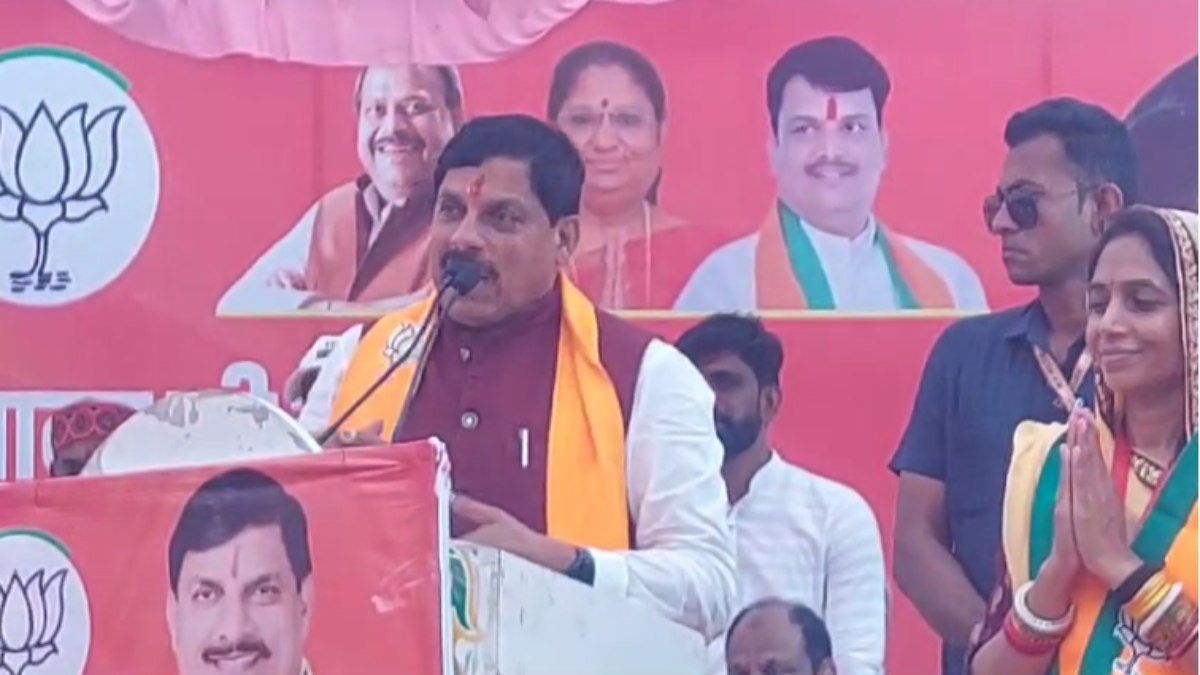 Ratlam में CM Mohan की सभा: कंस से की कांग्रेस की तुलना, साफा उतारने पर राहुल गांधी पर किया कटाक्ष    