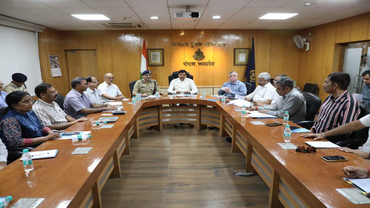 अचानक PHQ पहुंचे CM मोहन: पुलिस अधिकारियों की ली बैठक, अशोकनगर SP पर अनुशासनात्मक और इछावर TI को निलंबित करने के दिए निर्देश