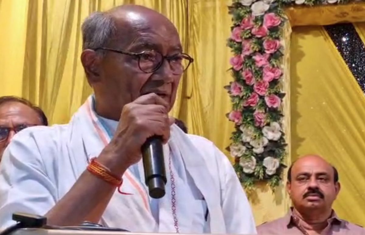 पार्टी नेताओं पर दिग्विजय का हमला: बोले- ‘जो पोलिंग बूथ नहीं जिता पाए, वह आज कांग्रेस के बड़े पदों पर बैठे हैं’ अपने कार्यकाल के दौरान सड़क-बिजली की खराब स्थिति को भी स्वीकारा