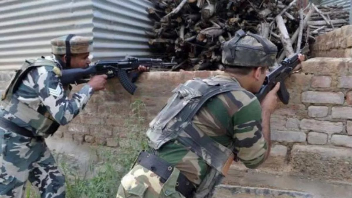 Encounter of three terrorists in J-K: सुरक्षाबलों ने कुलगाम में लश्कर के टॉप कमांडर बासित अहमद डार समेत तीन आतंकियों का मार गिराया