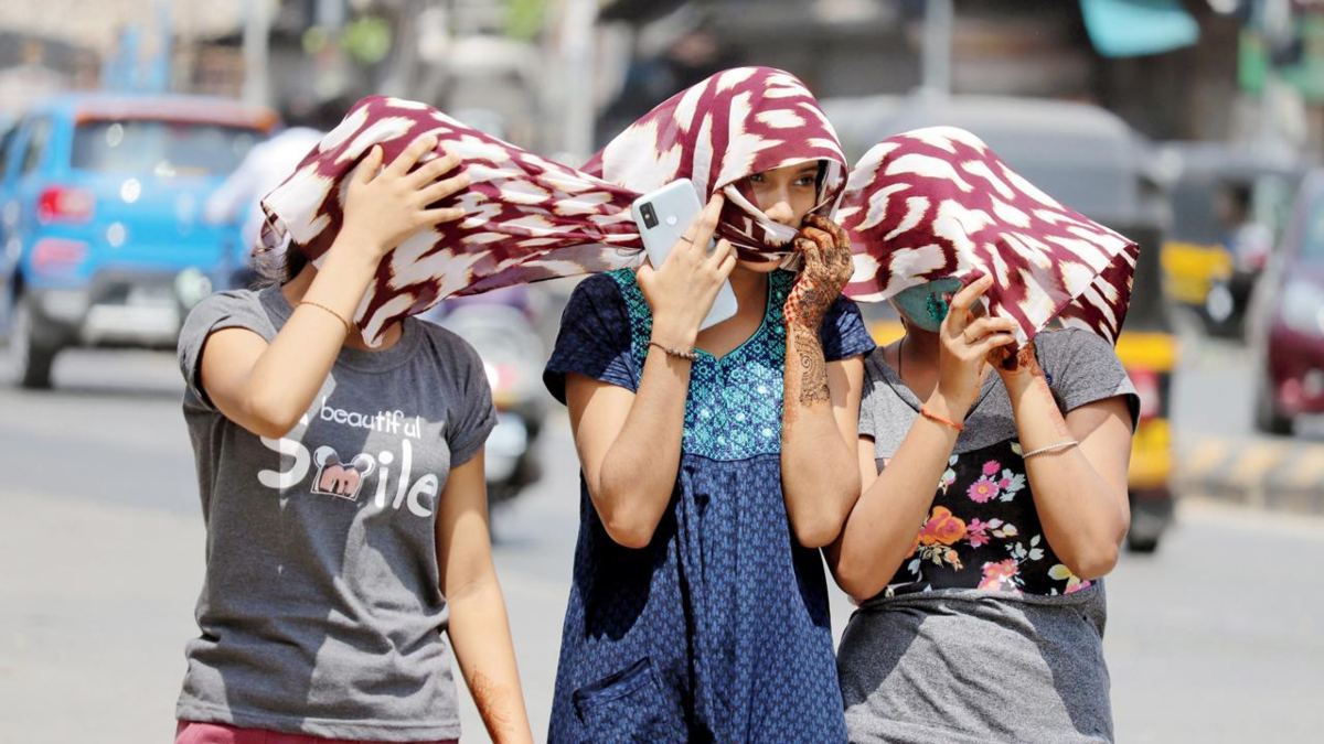 गर्मी का टॉर्चरः Heat Wave से तीन राज्यों में 15 की मौत, देश के 7 राज्यों में आसमानी आग बरसने का अलर्ट जारी