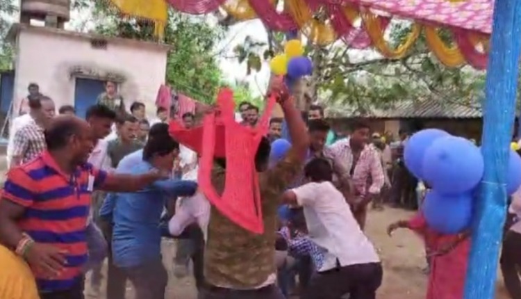 आठगड में एक बूथ पर प्रतिद्वंद्वी समूहों के बीच झड़प में 4 घायल