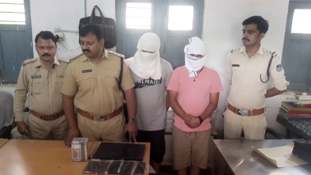 IPL मैच में सट्टा खिला रहे दो आरोपी चढ़े पुलिस के हत्थे, कैश समेत बरामद हुई ये चीजें
