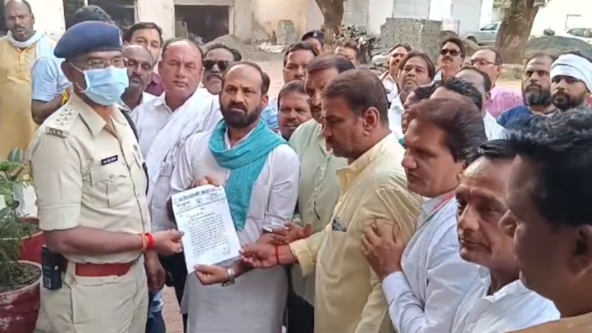 जबलपुर में युवक की पिटाई का मामला: SP ऑफिस पहुंची कांग्रेस, बीजेपी नेता पर कार्रवाई की मांग 