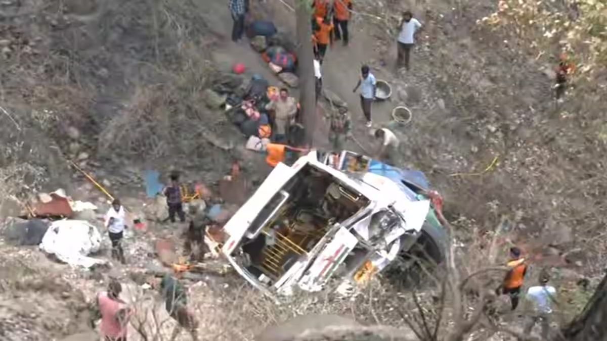 जम्मू-कश्मीर बस हादसे में अब तक 22 की मौत, अलीगढ़-हाथरस के हैं श्रद्धालु, CM योगी ने मुआवजे का किया ऐलान