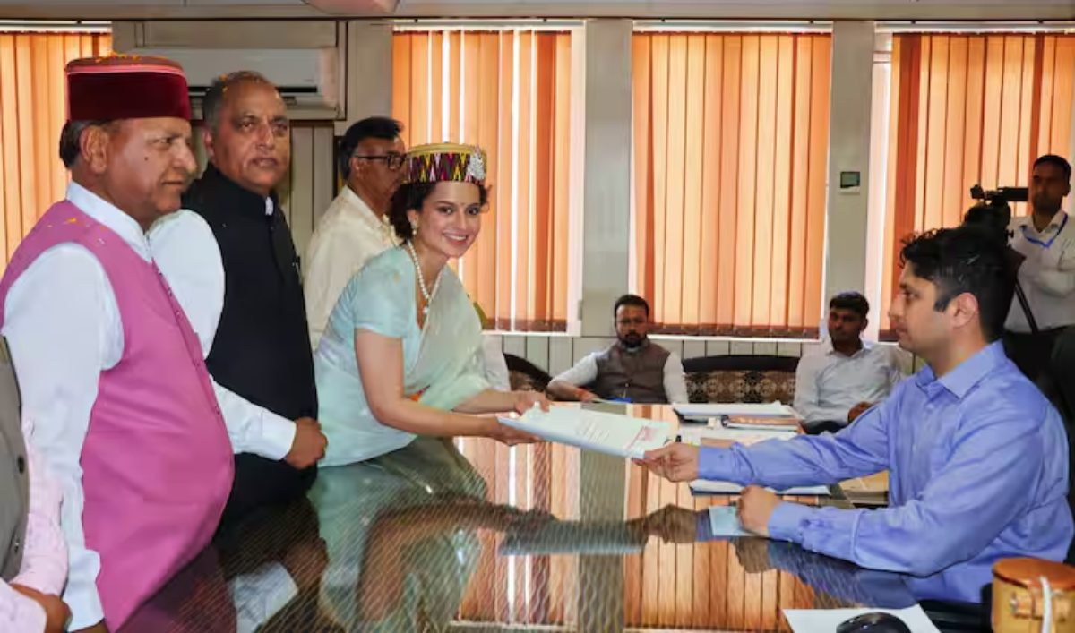 Kangana Ranaut: कंगना रनौत ने मंडी सीट से नामांकन किया दाखिल, बोलीं- ये चुनाव कहीं फर्स्ट एंड लास्ट…