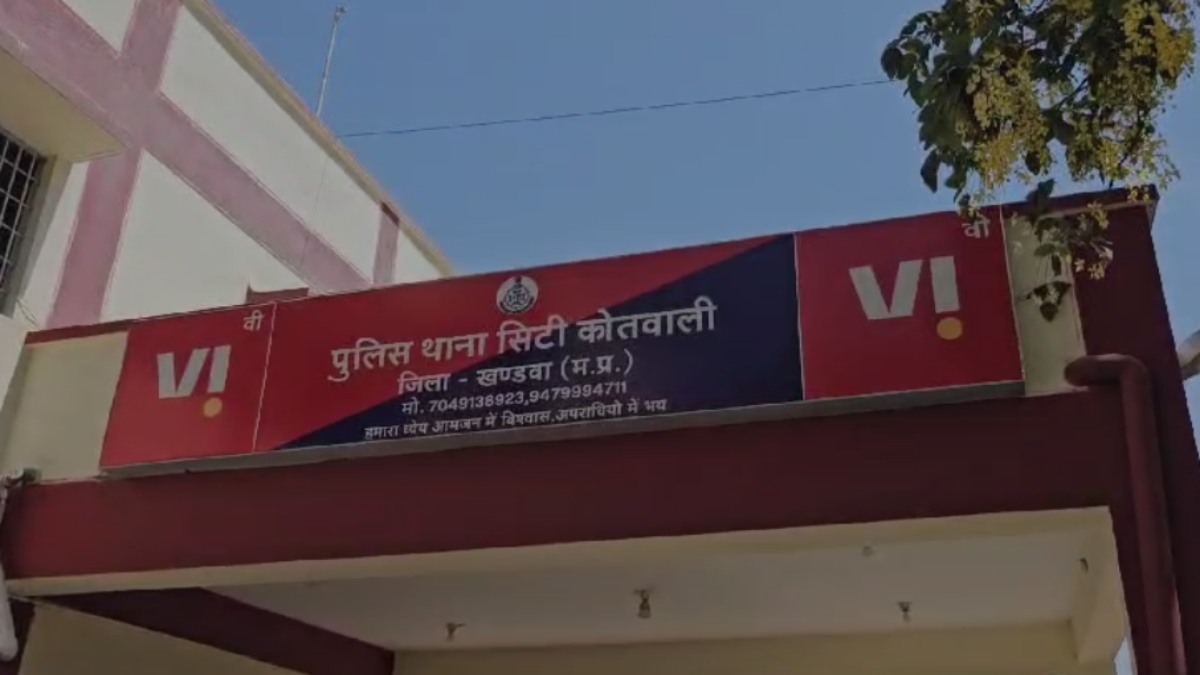 प्रेमी के साथ भागी थी युवती: पुलिस ने पकड़ा तो कहा- हमने प्रेम विवाह कर लिया; परिजनों ने नाबालिग होने का पेश किया प्रमाण पत्र, आशिक गया जेल