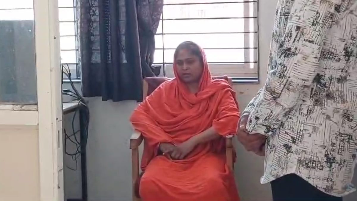 साध्वी मंदाकिनी पुरी गिरफ्तार: जिला अस्पताल से थाने ले गई पुलिस, पूछताछ जारी, ये है पूरा मामला