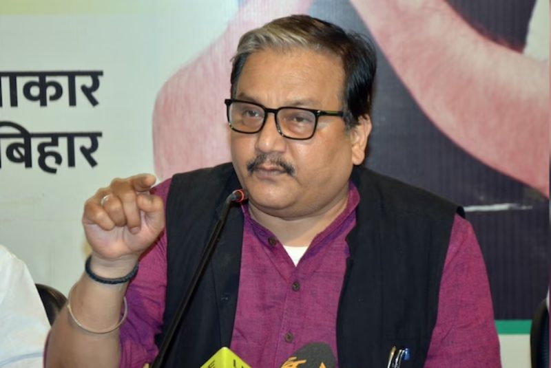 Manoj Jha: सांसद मनोज झा की अधिकारियों को चेतावनी, कहा- सरकार बदलने वाली है, कानून हाथ में ना लें