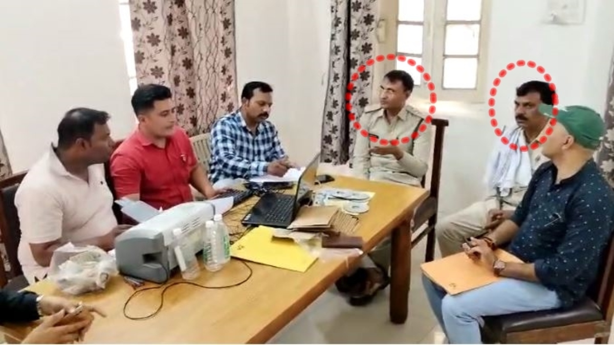 लोकायुक्त की छापेमार कार्रवाई: 50 हजार की रिश्वत लेते रेंजर और डिप्टी रेंजर गिरफ्तार, इस काम के एवज में मांगी थी घूस