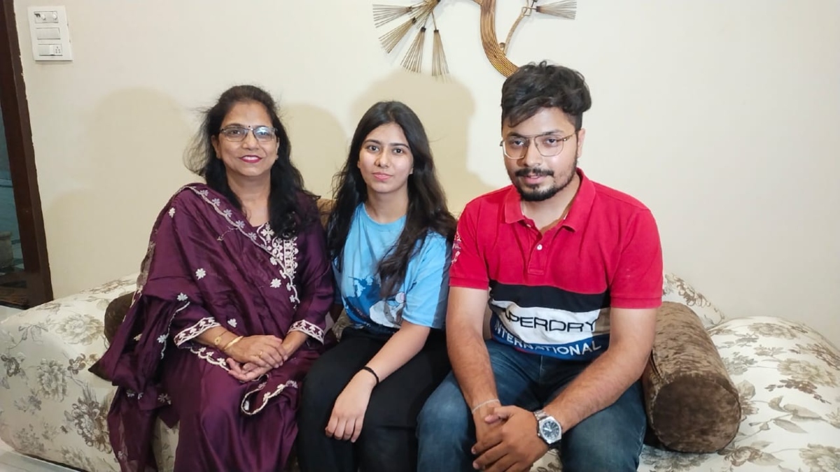 CBSE 10th-12th Result 2024: ग्वालियर की पलक ने हासिल किए 94 प्रतिशत अंक, माता-पिता और टीचर्स को दिया श्रेय, शेयर किए सफलता के मंत्र  