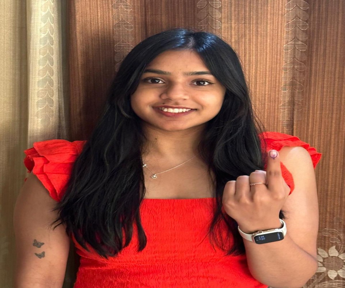 जर्मनी से भोपाल आकर निभाई अपनी जिम्मेदारी, प्रशस्ति ने मतदान कर गर्व के साथ मनाया लोकतंत्र का महापर्व 