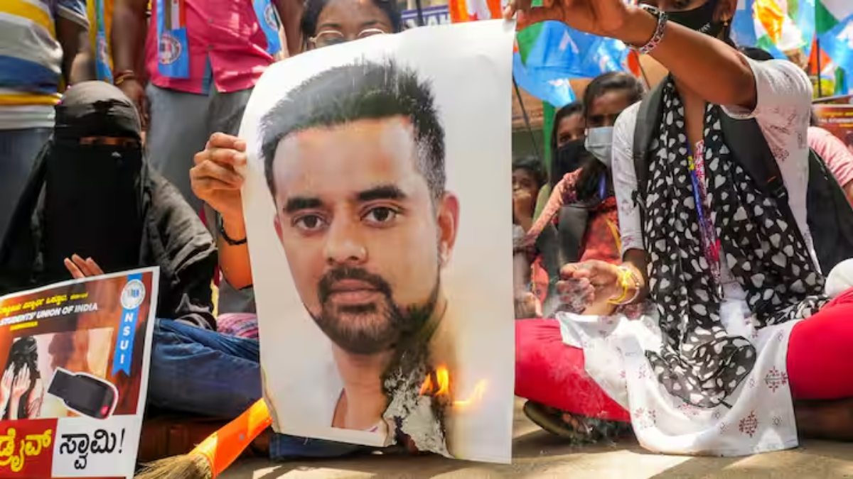 Prajwal Revanna sex scandal Case: प्रज्वल रेवन्ना के सेक्स वीडियो मामले में नया मोड़, एक भी पीड़िता ने दर्ज नहीं कराई शिकायत, महिला आयोग ने दी बड़ी जानकारी