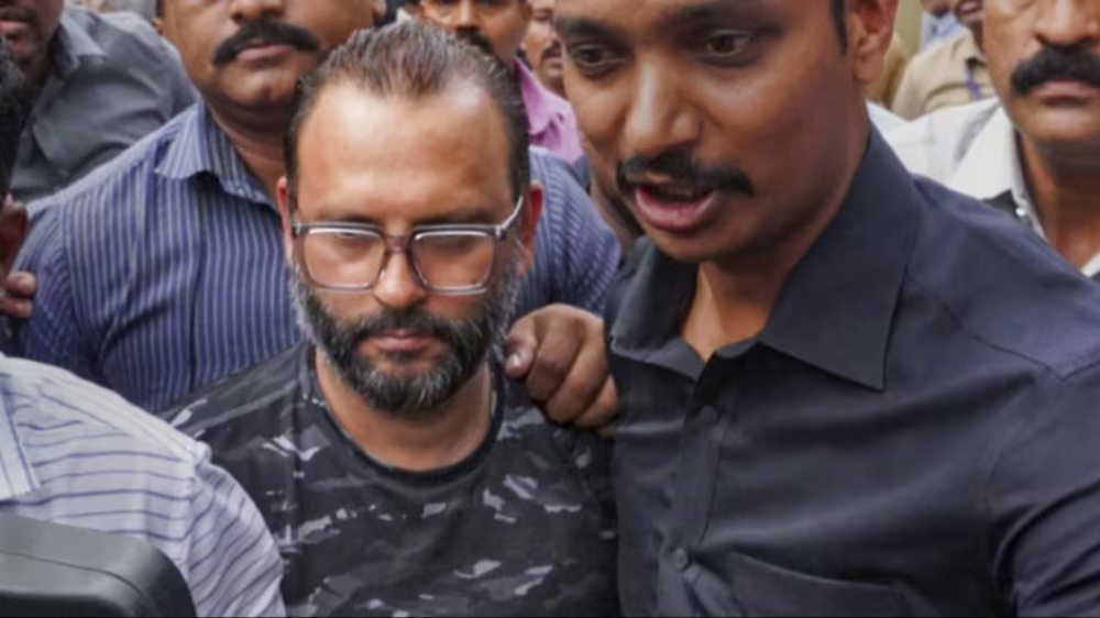 Pune Porsche Accident में आया नया ट्विस्ट, नाबालिग आरोपी और पिता बोला- हादसे के समय ड्राइवर चला रहा था कार