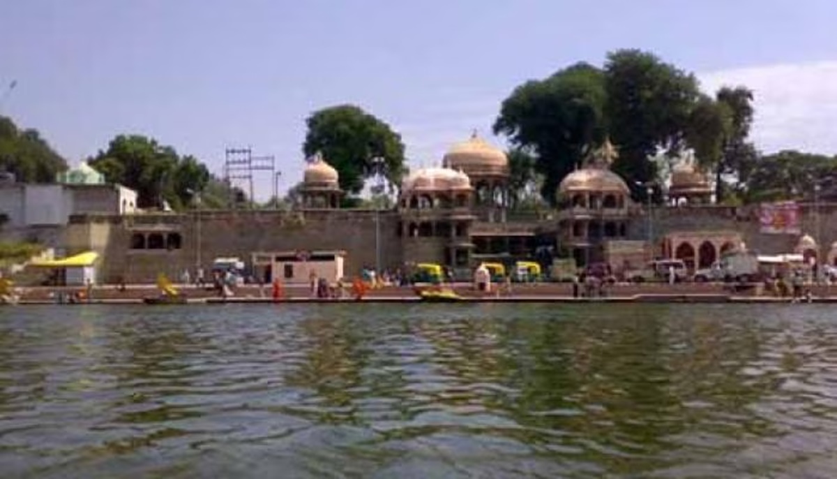 पत्नी को मैसेज कर शिप्रा नदी में कूद गया युवक, सुसाइड से पहले भाई को छोड़ने गया था स्टेशन, जानिए पुलिस ने क्या कहा