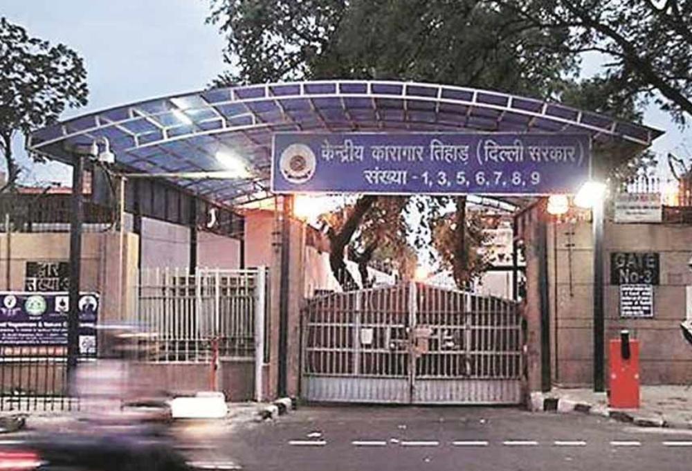 Threat to bomb Tihar Jail: तिहाड़ जेल को बम से उड़ाने की धमकी, सर्च ऑपरेशन शुरू