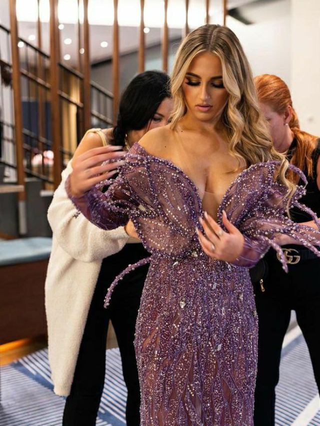 इस करोड़पत‍ि लड़की को नहीं मिल रहे दोस्त, कुछ लाइफस्टाल तो कुछ जलन से छोड़ रहे साथ