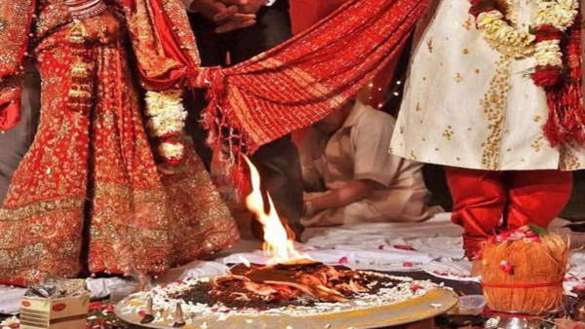 15 की दुल्हन 20 का दूल्हा… नाबालिग के साथ 7 फेरे लेने से पहले पहुंची टीम, फिर हुआ कुछ ऐसा कि…