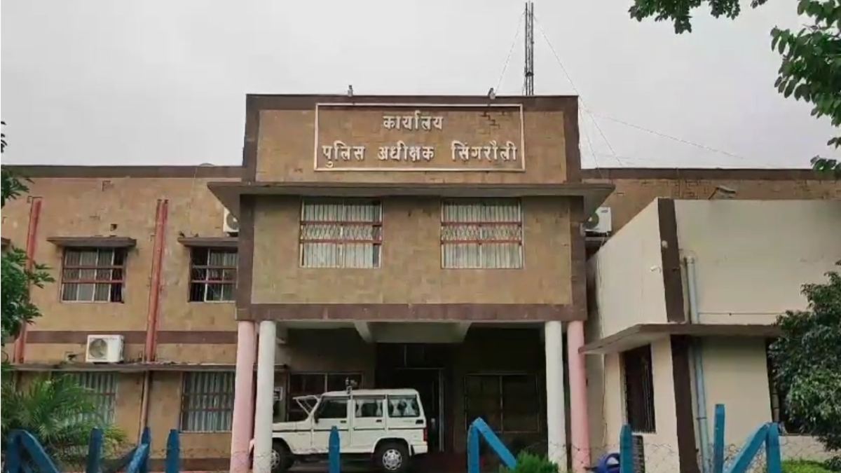 रेत ठेकेदार के दफ्तर में हमला: दो दर्जन लोगों ने कर्मचारियों से की जमकर मारपीट, CCTV को भी तोड़ा