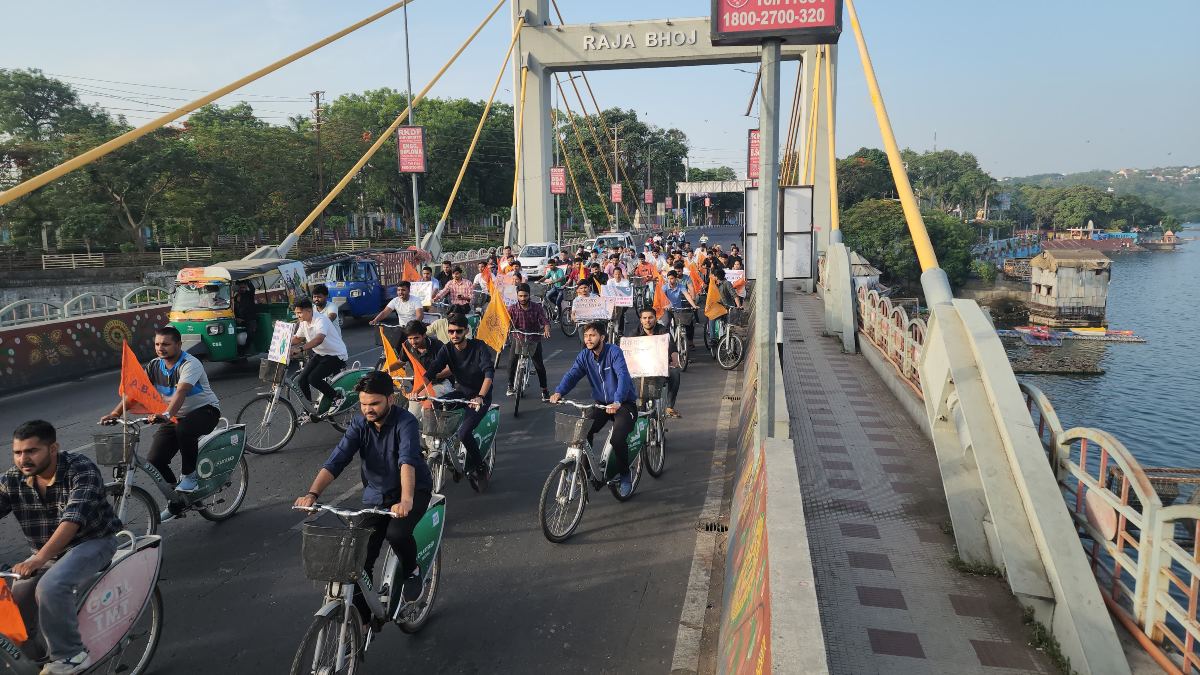 शत-प्रतिशत मतदान के लिए ABVP ने निकाली साइकिल यात्रा, युवाओं को समझाया एक वोट की शक्ति का महत्व